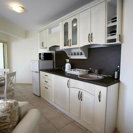 Livia Boutique Равда