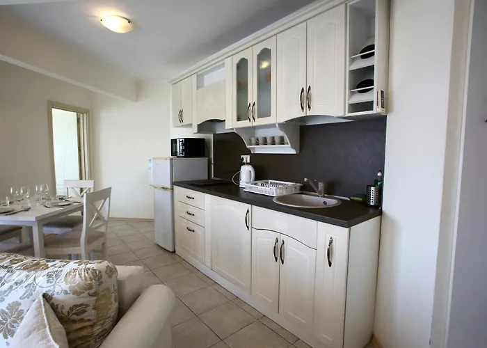 Livia Boutique Равда